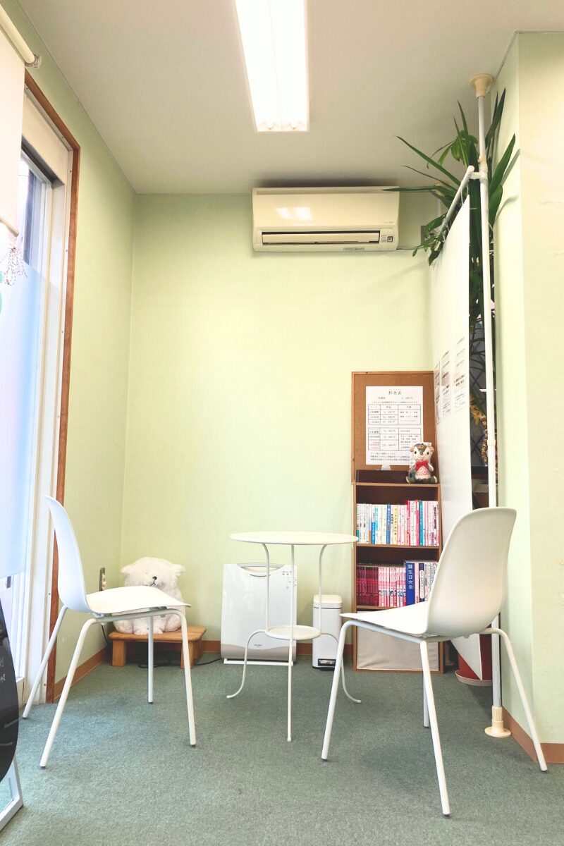 東大阪市の自律神経専門整体院のおおくま整骨院で待合室の様子