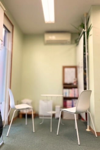 東大阪市の自律神経専門整体院のおおくま整骨院で待合室の様子